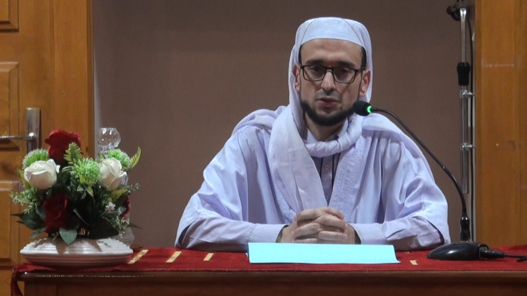 الرسول (ص) ومواقفه  مع المنافقين من خلال القرآن الكريم